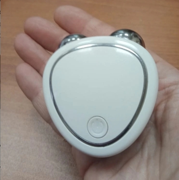 KulSkin Microcurrent Facial Slimming Exercise Device - Picture 3 of 7